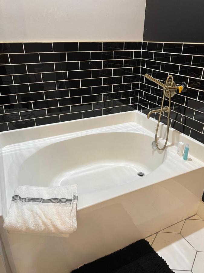 Welcome To The Auc Modern Unit Apartment Атланта Екстериор снимка